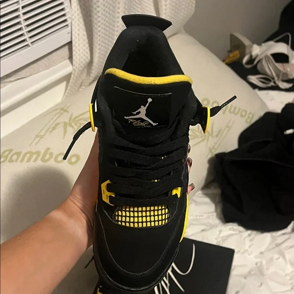 Jordan Thunder 4s Grade School - Picture 4 of 5